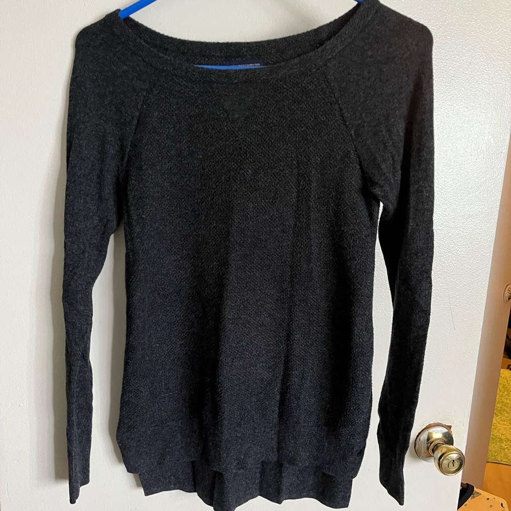 Comfy hi low fitted charcoal grey sweater-NWOT
